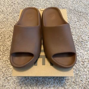 Yeezy slides flax brown men’s size 11
